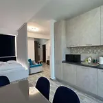 Joy Mangalia 5 *