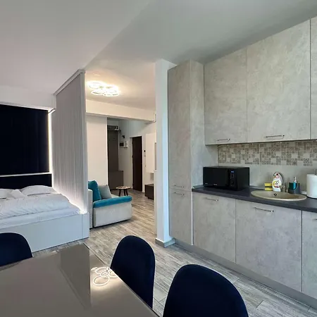 Joy Mangalia 5 *